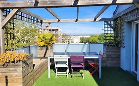 Le Nid : Rooftop Moderne Surplombant La Ville